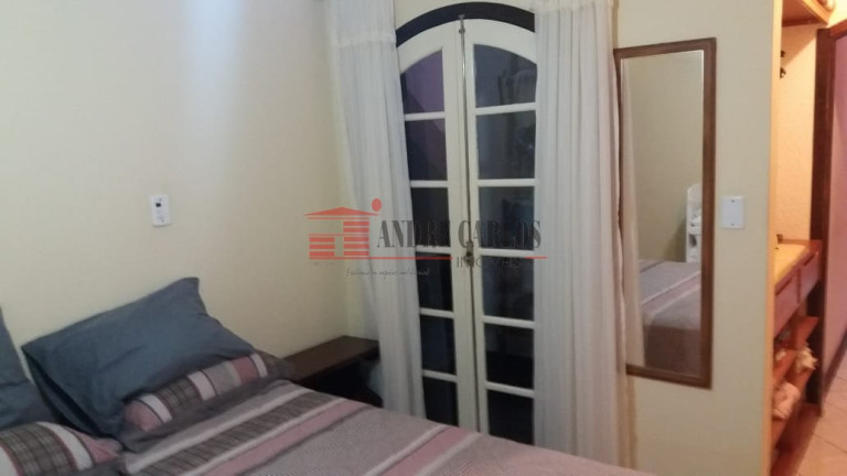 Imagem Sobrado com 4 Quartos à Venda, 225 m² em Santo Antônio - Osasco
