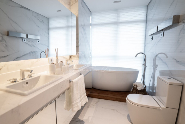 Imagem Apartamento com 3 Quartos à Venda, 202 m² em Jardim Social - Curitiba