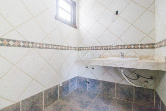 Imagem Casa com 4 Quartos à Venda, 297 m² em Jardim Itu - Porto Alegre Imagem Casa com 4 Quartos à Venda, 297 m² em Jardim Itu - Porto Alegre