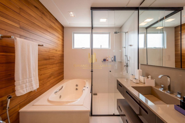 Imagem Apartamento com 3 Quartos à Venda, 179 m² em Centro - Balneário Camboriú Imagem Apartamento com 3 Quartos à Venda, 179 m² em Centro - Balneário Camboriú