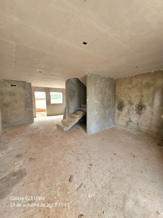 Imagem Sobrado com 3 Quartos à Venda, 122 m² em Morro Do Meio - Joinville