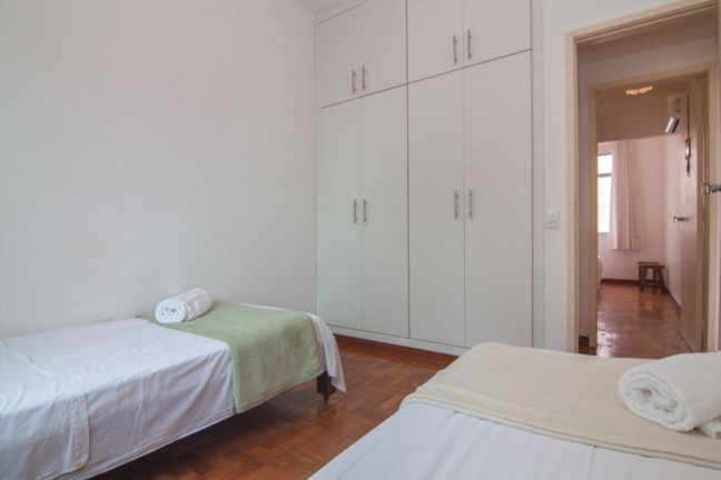 Imagem Imóvel com 2 Quartos à Venda, 71 m² em Copacabana - Rio De Janeiro Imagem Imóvel com 2 Quartos à Venda, 71 m² em Copacabana - Rio De Janeiro