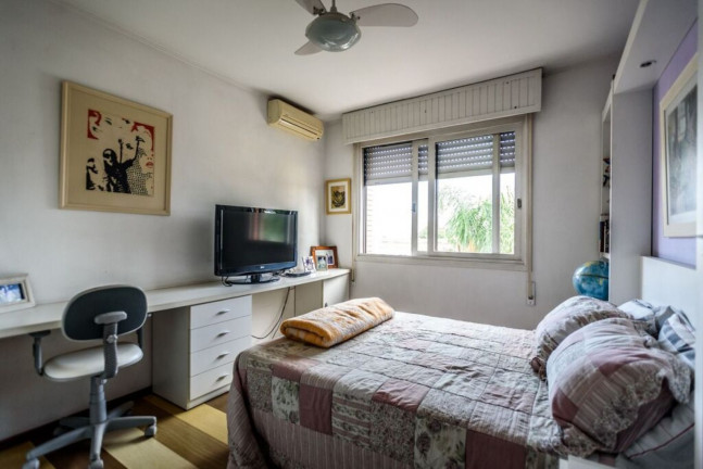 Imagem Imóvel com 2 Quartos à Venda, 106 m² em Floresta - Porto Alegre Imagem Imóvel com 2 Quartos à Venda, 106 m² em Floresta - Porto Alegre