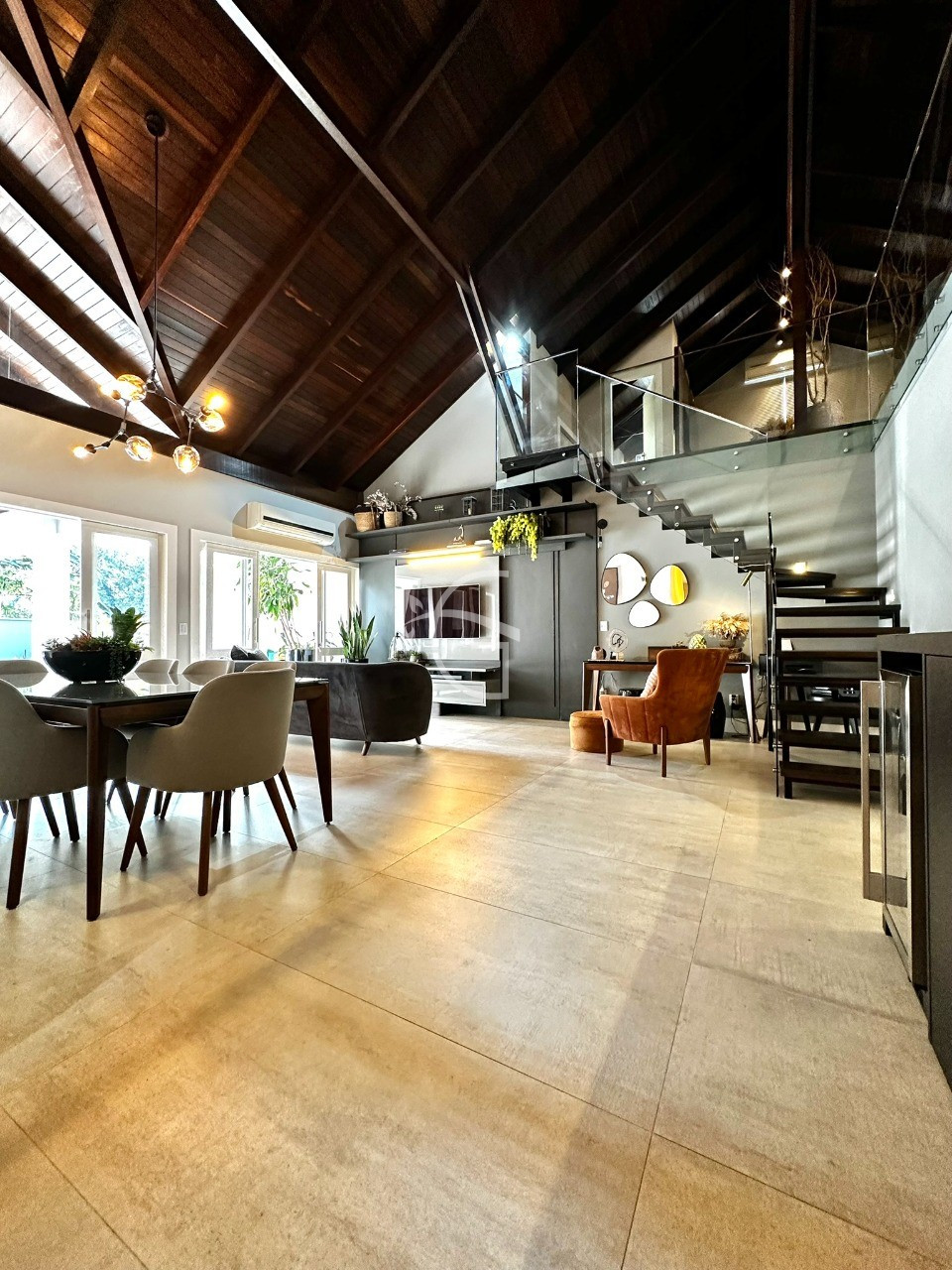 Imagem Casa com 4 Quartos à Venda, 400 m² em Costa E Silva - Joinville Imagem Casa com 4 Quartos à Venda, 400 m² em Costa E Silva - Joinville