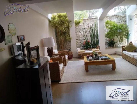 Casa com 3 Quartos à Venda, 180 m² em Indianópolis - São Paulo