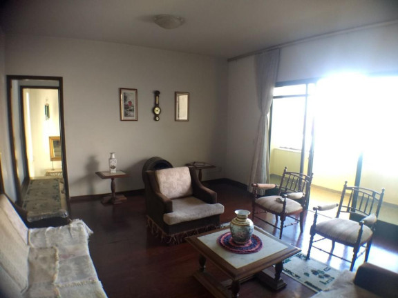 Imagem Casa com 3 Quartos à Venda, 269 m² em Centro - Botucatu