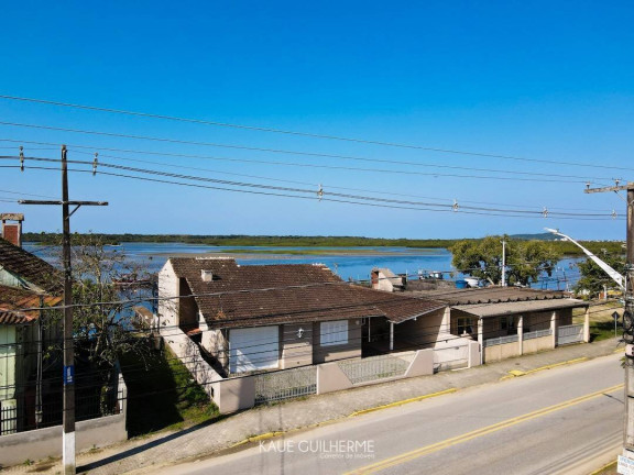 Imagem Casa com 3 Quartos à Venda, 140 m² em Costeira - Balneário Barra Do Sul Imagem Casa com 3 Quartos à Venda, 140 m² em Costeira - Balneário Barra Do Sul