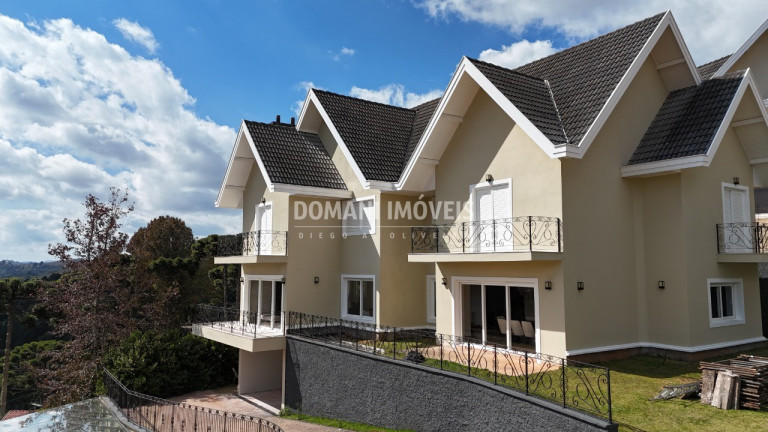 Imagem Casa com 4 Quartos à Venda, 322 m² em Região Do Alto Do Capivari - Campos Do Jordão Imagem Casa com 4 Quartos à Venda, 322 m² em Região Do Alto Do Capivari - Campos Do Jordão