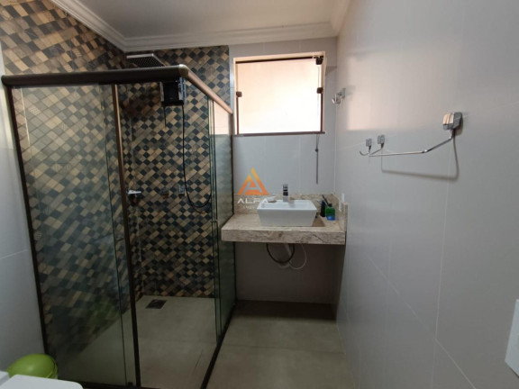 Imagem Casa com 4 Quartos à Venda, 300 m²