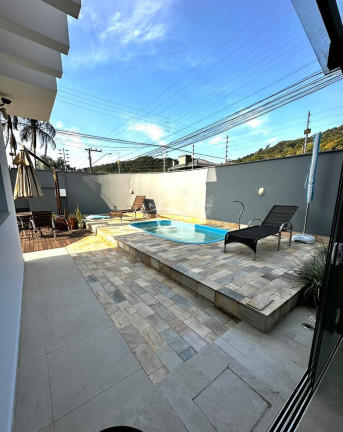 Imagem Casa com 3 Quartos à Venda, 193 m² em Saguaçu - Joinville Imagem Casa com 3 Quartos à Venda, 193 m² em Saguaçu - Joinville