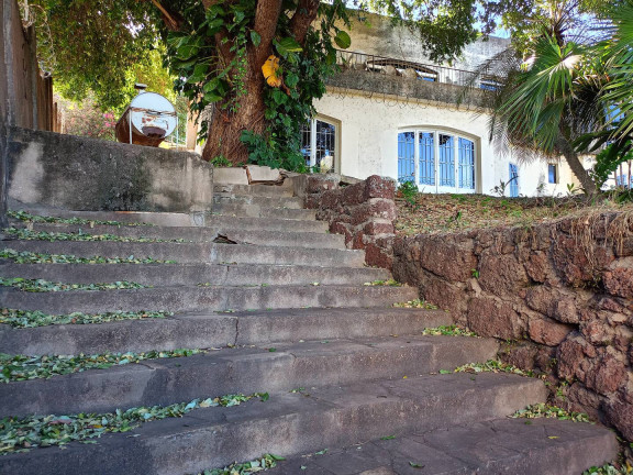 Sobrado com 5 Quartos à Venda, 1.490 m² em Quilombo - Cuiabá