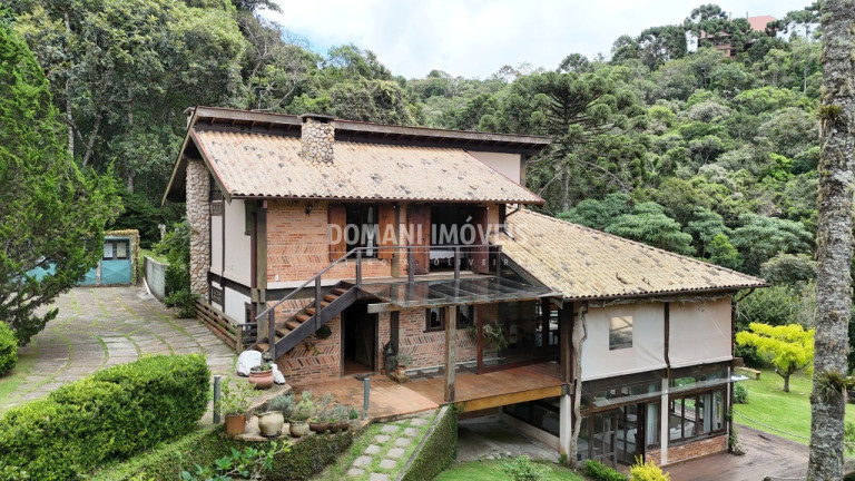 Imagem Casa com 3 Quartos à Venda, 597 m² em Região Da Pedra Do Fogo - Campos Do Jordão Imagem Casa com 3 Quartos à Venda, 597 m² em Região Da Pedra Do Fogo - Campos Do Jordão
