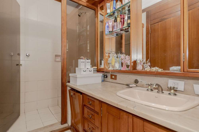 Imagem Imóvel com 3 Quartos à Venda, em Menino Deus - Porto Alegre Imagem Imóvel com 3 Quartos à Venda, em Menino Deus - Porto Alegre