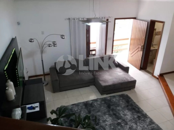 Imagem Casa com 3 Quartos à Venda, 226 m² em Jardim Itu - Porto Alegre Imagem Casa com 3 Quartos à Venda, 226 m² em Jardim Itu - Porto Alegre
