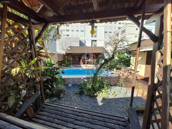 Imagem Casa com 5 Quartos à Venda, 244 m² em Centro - Joinville