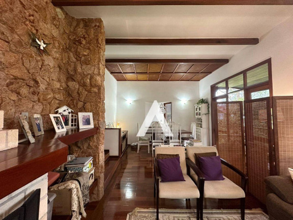 Imagem Casa com 4 Quartos à Venda, 177 m² em Granja Guarani - Teresópolis