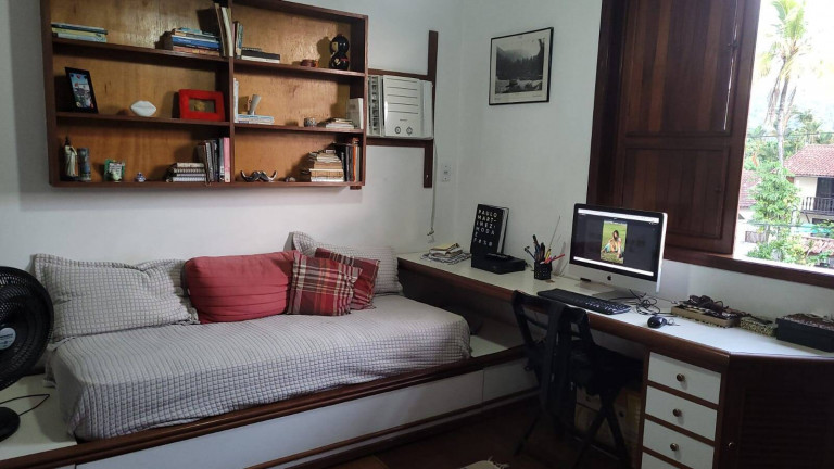 Imagem Casa com 4 Quartos à Venda, em Santo Antônio - Niterói Imagem Casa com 4 Quartos à Venda, em Santo Antônio - Niterói