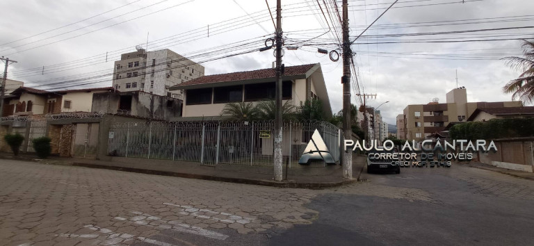 Casa com 6 Quartos à Venda, 294 m² em Santa Helena - Coronel Fabriciano