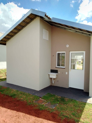 Casa com 2 Quartos para Alugar,  em Arapongas