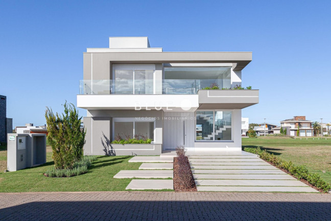 Imagem Casa de Condomínio com 4 Quartos à Venda, 308 m² em Centro - Torres