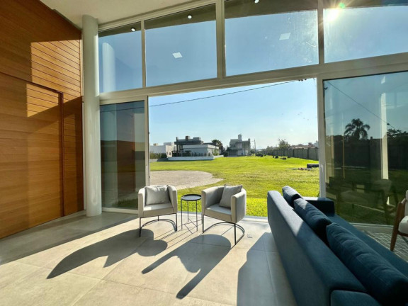 Imagem Casa com 3 Quartos à Venda, 190 m² em Dubai - Capao Da Canoa Imagem Casa com 3 Quartos à Venda, 190 m² em Dubai - Capao Da Canoa