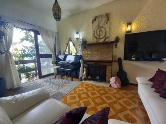 Casa com 4 Quartos à Venda, 180 m² em Iucas - Teresópolis