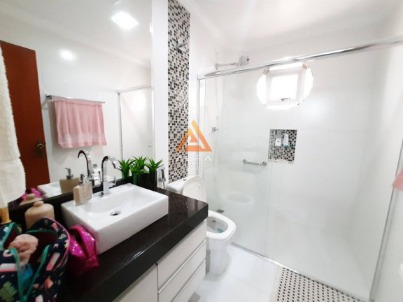 Imagem Apartamento com 3 Quartos à Venda, 175 m²