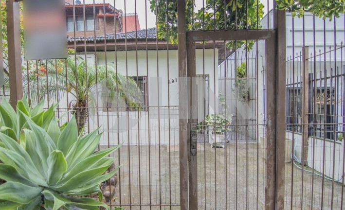 Imagem Casa com 2 Quartos à Venda, 261 m² em Mont Serrat - Porto Alegre Imagem Casa com 2 Quartos à Venda, 261 m² em Mont Serrat - Porto Alegre