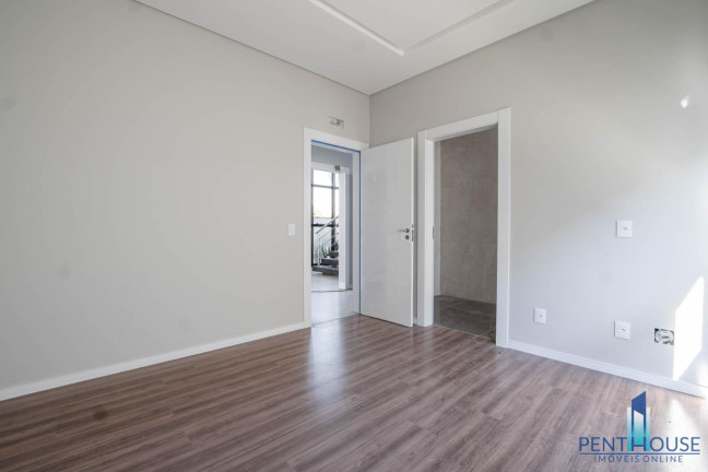 Imagem Casa com 4 Quartos à Venda, 370 m² em Santa Regina - Camboriú Imagem Casa com 4 Quartos à Venda, 370 m² em Santa Regina - Camboriú