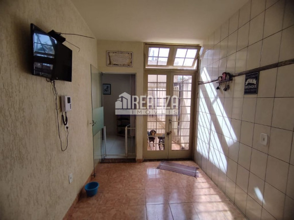 Imagem Casa com 3 Quartos à Venda, 300 m² em Conjunto Guanabara - Uberaba Imagem Casa com 3 Quartos à Venda, 300 m² em Conjunto Guanabara - Uberaba