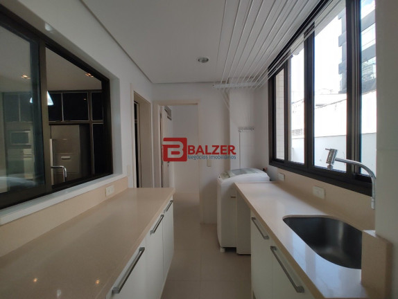 Imagem Apartamento com 3 Quartos à Venda, 237 m² em Centro - Florianópolis Imagem Apartamento com 3 Quartos à Venda, 237 m² em Centro - Florianópolis