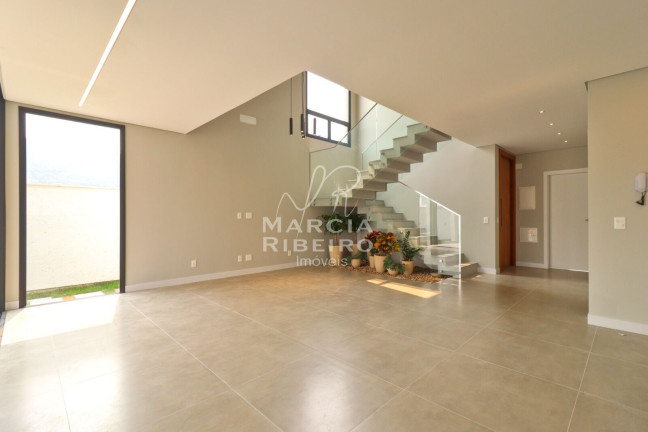 Imagem Casa com 3 Quartos à Venda, 237 m² em Lagoa Da Conceição - Florianópolis