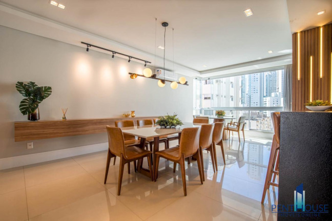 Imagem Apartamento com 3 Quartos à Venda, 137 m² em Centro - Balneário Camboriú Imagem Apartamento com 3 Quartos à Venda, 137 m² em Centro - Balneário Camboriú