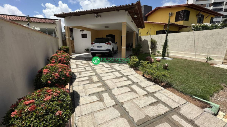 Imagem Casa com 3 Quartos à Venda, 261 m²