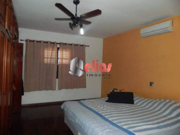 Imagem Casa com 3 Quartos à Venda, 242 m² em Vila Camargo - Bauru Imagem Casa com 3 Quartos à Venda, 242 m² em Vila Camargo - Bauru