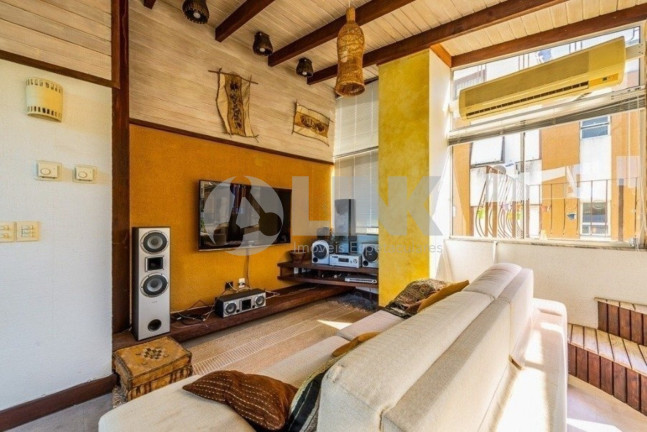Imagem Imóvel com 2 Quartos à Venda, 116 m² em Petrópolis - Porto Alegre Imagem Imóvel com 2 Quartos à Venda, 116 m² em Petrópolis - Porto Alegre