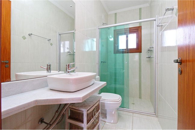 Imagem Casa com 3 Quartos à Venda, em Hípica - Porto Alegre Imagem Casa com 3 Quartos à Venda, em Hípica - Porto Alegre