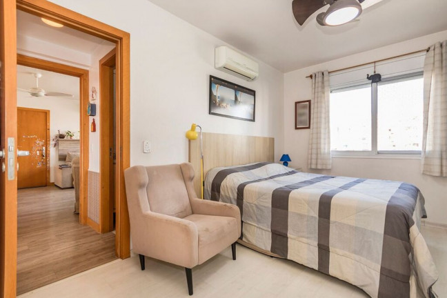 Imagem Imóvel com 2 Quartos à Venda, 79 m² em Menino Deus - Porto Alegre Imagem Imóvel com 2 Quartos à Venda, 79 m² em Menino Deus - Porto Alegre