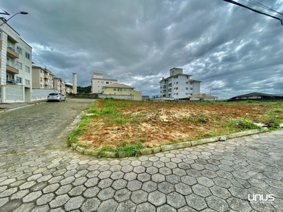 Terreno à Venda, 1.253 m² em Areias - São José