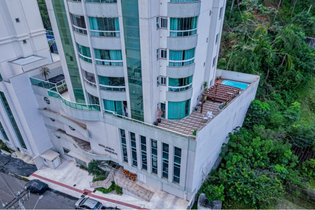 Imagem Imóvel com 3 Quartos à Venda, 178 m² em Pioneiros - Balneário Camboriú