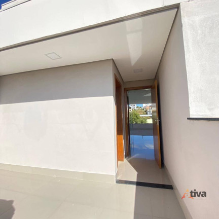 Imagem Sobrado com 3 Quartos à Venda, 102 m²