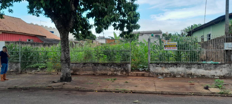 Terreno à Venda, 525 m² em Vila Sampaio - Arapongas