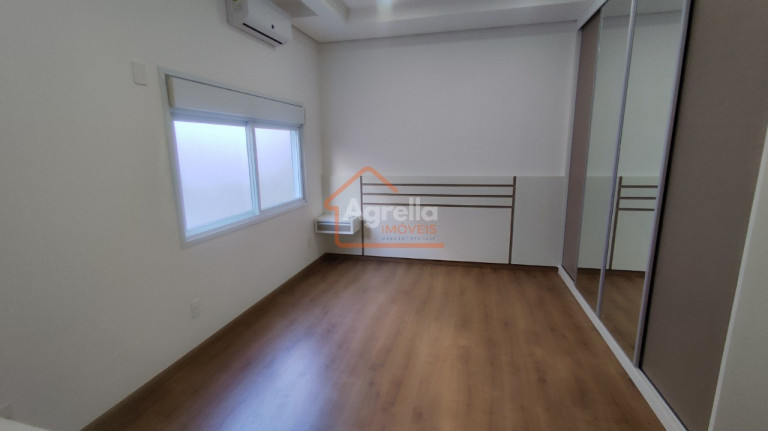 Imagem Imóvel com 3 Quartos à Venda, 237 m² em Condominio Village Da Serra - Mogi Guaç-u Imagem Imóvel com 3 Quartos à Venda, 237 m² em Condominio Village Da Serra - Mogi Guaç-u