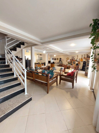 Imagem Casa com 3 Quartos à Venda, 300 m² em Itacolomi - Balneário Piçarras Imagem Casa com 3 Quartos à Venda, 300 m² em Itacolomi - Balneário Piçarras