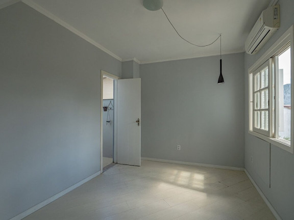 Imagem Casa com 3 Quartos à Venda,  em Sarandi - Porto Alegre