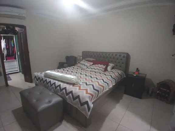 Imagem Casa com 3 Quartos à Venda, 300 m² em Vila Valqueire - Rio De Janeiro
