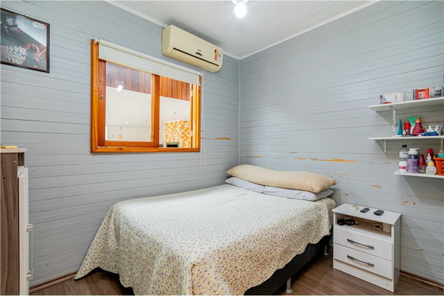 Imagem Casa com 4 Quartos à Venda,  em Sarandi - Porto Alegre