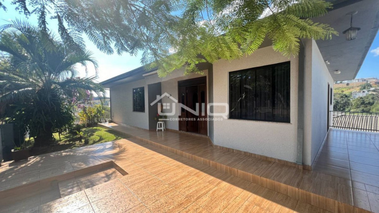 Imagem Casa com 4 Quartos à Venda, 240 m² em Vila Isabel - Pato Branco