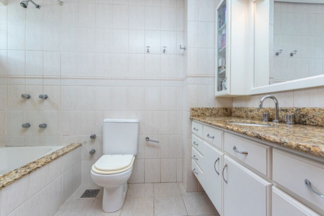 Imagem Imóvel com 3 Quartos à Venda, 144 m² em Rio Branco - Porto Alegre Imagem Imóvel com 3 Quartos à Venda, 144 m² em Rio Branco - Porto Alegre