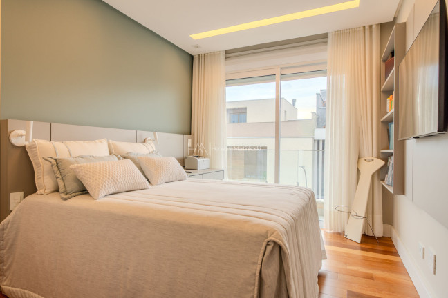 Imagem Casa com 3 Quartos à Venda, 369 m² em Santo Inácio - Curitiba Imagem Casa com 3 Quartos à Venda, 369 m² em Santo Inácio - Curitiba